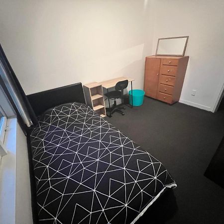 Single Room #1 Or #3 - Homestay Family Home - No Breakfast Hamilton Bagian luar foto