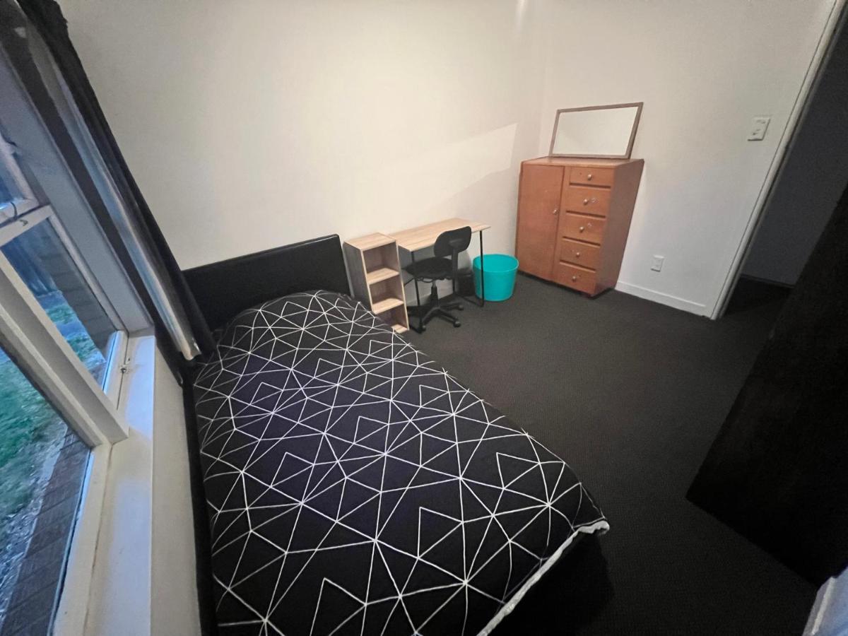 Single Room #1 Or #3 - Homestay Family Home - No Breakfast Hamilton Bagian luar foto