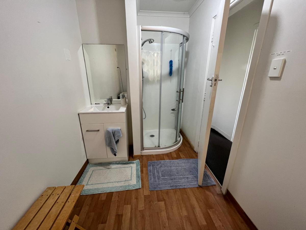 Single Room #1 Or #3 - Homestay Family Home - No Breakfast Hamilton Bagian luar foto